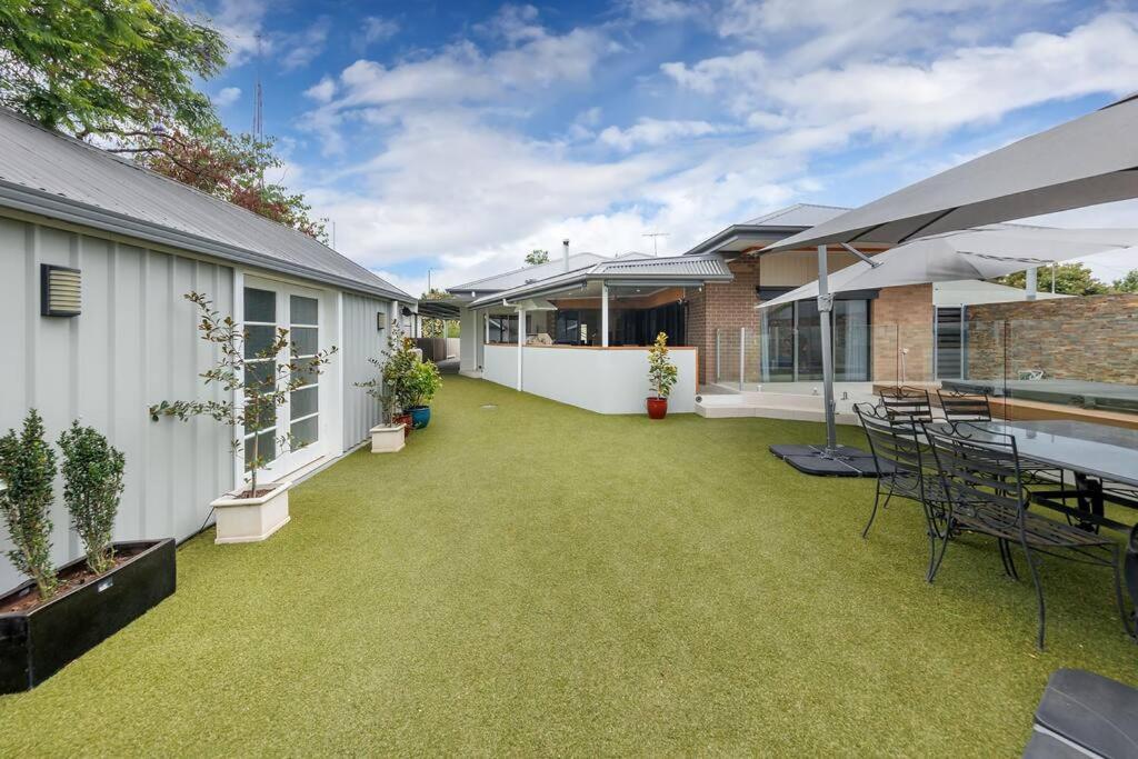 Entertainer's Paradise Wodonga
